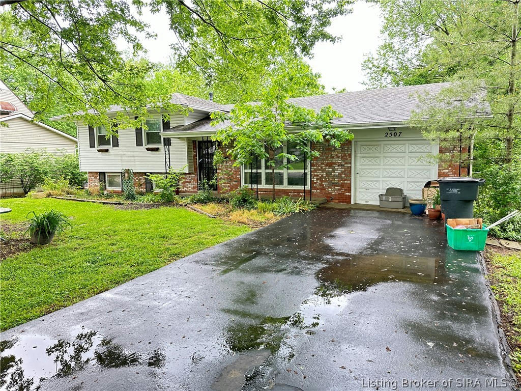 2507 LARKWOOD DR, NEW ALBANY, IN 47150, photo 1 of 40