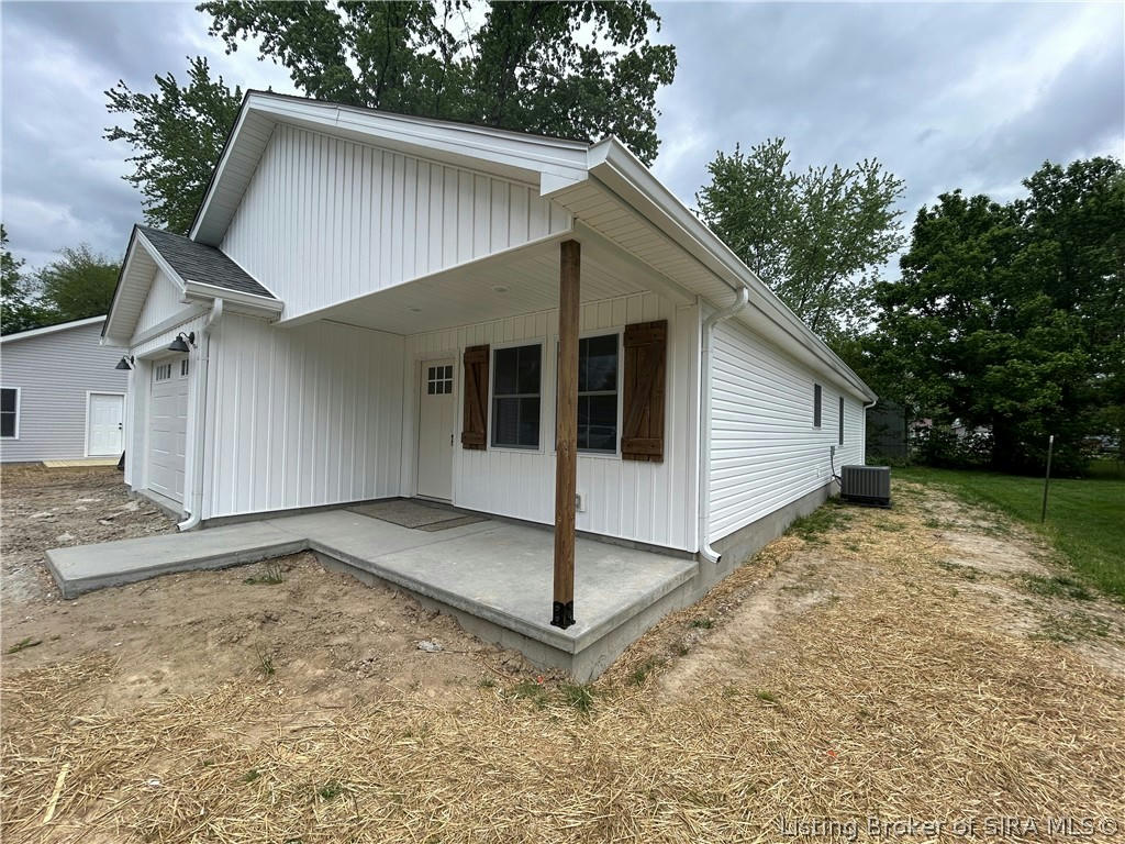 1279 PEARL ST, AUSTIN, IN 47102, photo 1 of 4